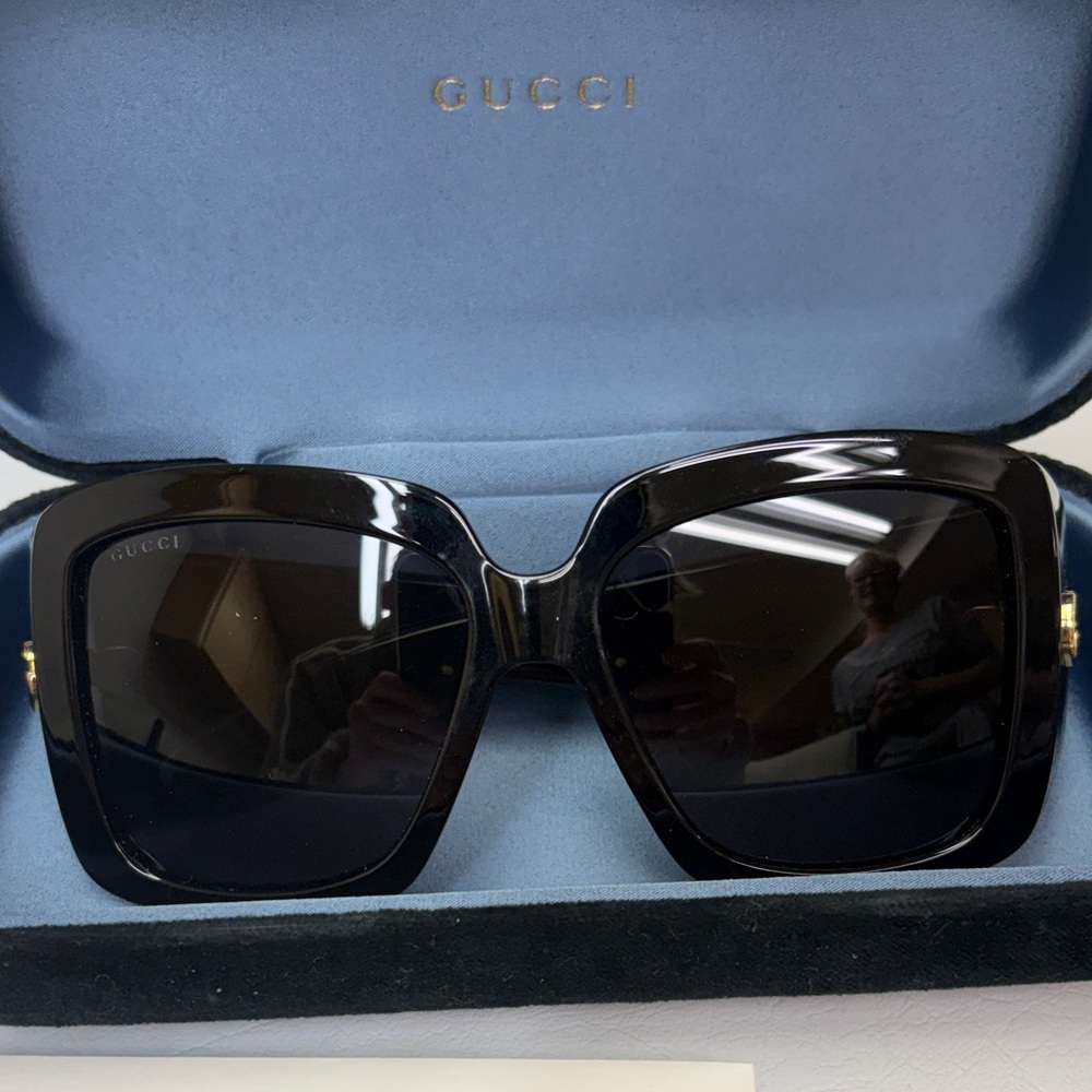 Gucci Black Square Oversized Women's Sunglasses with Gold Accents no scratches - Picture 4 of 4